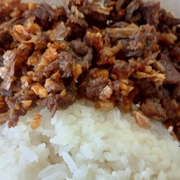 ข้าวเนื้อทอดกระเทียม