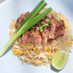 ข้าวผัดหมูย่าง