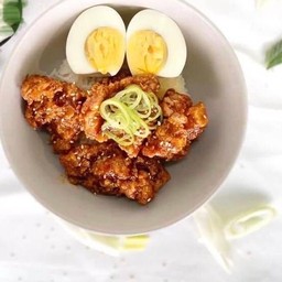 ข้าวไก่คาราเกะซอสหมาล่า ไข่ต้ม