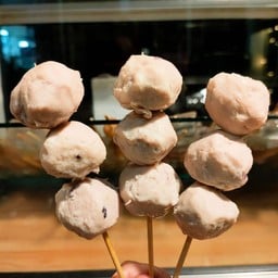 ลูกชิ้นทอด น้ำจิ้มรสเด็ด ซ.มัณฑณา