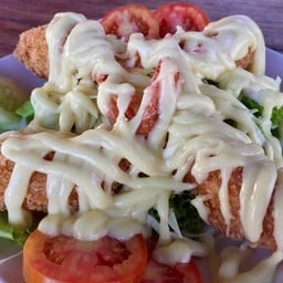 สลัดกุ้งทอด