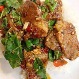 กระเพราเนื้อเปื่อย (กับข้าว)