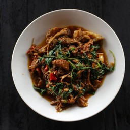 ข้าวกะเพราเนื้อตุ๋น