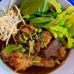เฮียตั๊ก ก๋วยเตี๋ยวไก่มะระ เพชรเกษม77