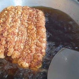 หมูกรอบจานเดี่ยว นน. 100 กรัม