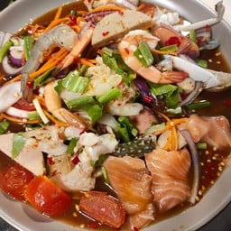 ยำยกร้าน (ถ้าไม่ใส่ปลาร้าโปรดแจ้งนะคะ) ช่วงนิทางร้านไม่มีน้องม่อนนะคะ