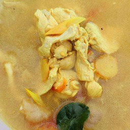 ไก่ต้มขมิ้น