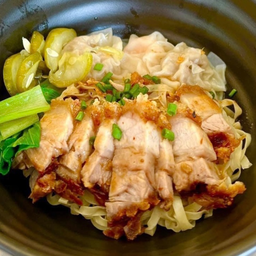 บะหมี่เกี๊ยวกุ้ง+หมูกรอบ