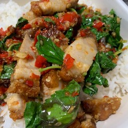 กระเพราหมูกรอบ ราดข้าว จุกๆ