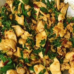 กระเพราข้าวบึ้ม byแม่สมบัติ