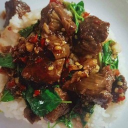 กระเพราหมูตุ๋น (กับข้าว)