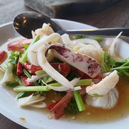 ยำรวมมิตรทะเล