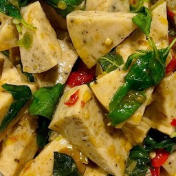 กระเพราหมูยอราดข้าว