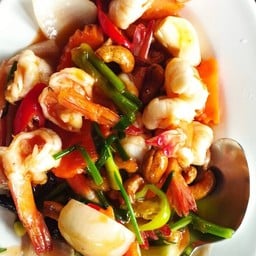 กุ้งผัดเม็ดมะม่วง