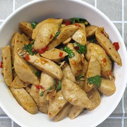 [อร่อยซ่ากับโค้ก] ข้าวกะเพราลูกชิ้นเนื้อ +  โค้ก ออริจินัล (กระป๋อง) 