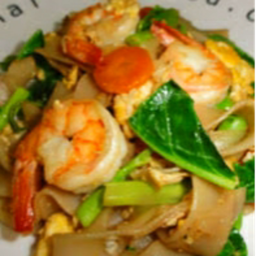 เส้นใหญ่ผัดซีอิ๊วกุ้ง