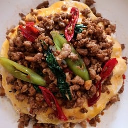 ข้าวกระเพราหมูสับ ใข่ข้น