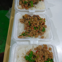 ผัดบุ้งปลาดุกทอด