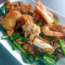 เส้นใหญ่ผัดซีอิ๊วทะเล