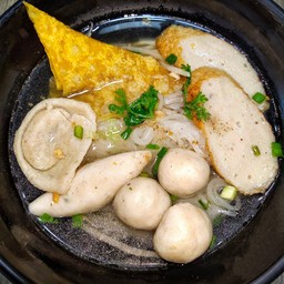 ก๋วยเตี๋ยวลูกชิ้นปลา