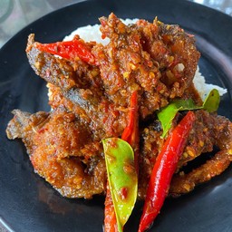 ผัดพริกแกงปลาดุกกรอบ