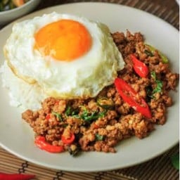 ข้าวไข่เจียวทรงเครื่อง ตัวอ้วน เพชรเกษม55/2
