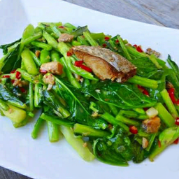 คะน้าปลาเค็ม (เป็นกับข้าว)