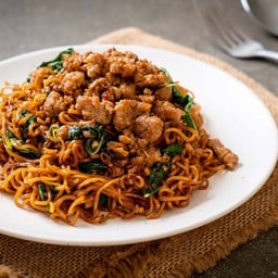 กระเพรามาม่าหมูสับ