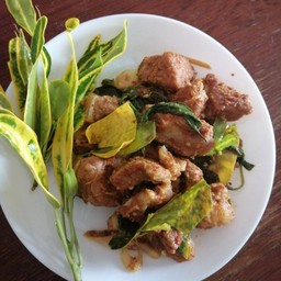 คั่วแห้มหมูกระดูกอ่อนสมุนไพร