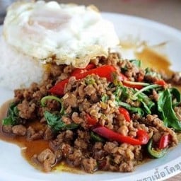 ข้าวกะเพราหมูสับ ไข่ดาว