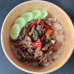 Miru みる กระเพราเนื้อโคขุนพริกแห้ง สูตรเข้มข้น