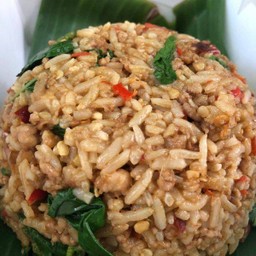 ข้าวคลุกกะเพราเนื้อสับขุนช้าง