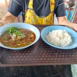 แสบไส้เนื้อต้มบ้านลาด ข้างวัดประดิษฐ์