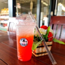 อิตาเลี่ยนโซดา(สตรอเบอร์รี่)