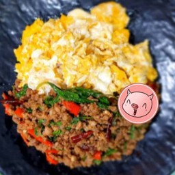 กะเพราหมูสับไข่ปี้ขุนช้าง