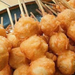 ลูกชิ้นหมูชุปแป้งทอด