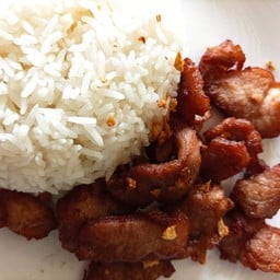 ข้าวหมูกระเทียม