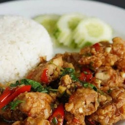 ข้าวกระเพราไก่ทอด