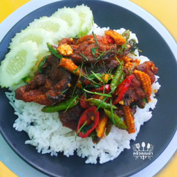 พริกแกงปลาดุกทอดราดข้าว