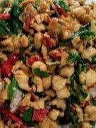 กระเพราหมูสับราดข้าว