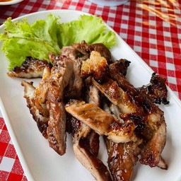 ป้าแก้วปิ้งไก่ ปากซอย สตรีวิทยา 2 ซอย 18 ( ติดถนน)