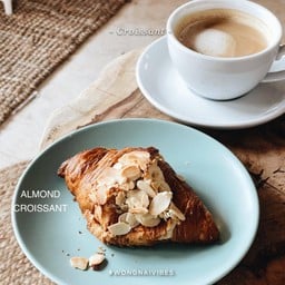 Almond croissant