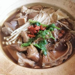 หอมรสเลิศเตี๋ยวเนื้อ ข้าวมันไก่ ข้าวหน้าไก่