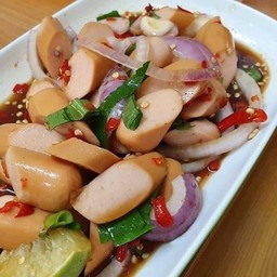 ยำไส้กรอก