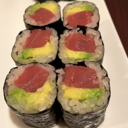 โรลทูน่ากับอโวคาโด้ 6ชิ้น