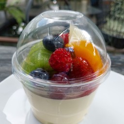 Panna Cotta ผลไม้ หรือ  แยม บลู  สตอ เชอรี่