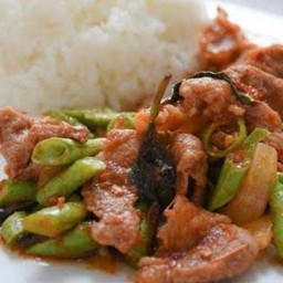 ข้าวราดพริกแกง หมู