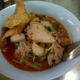 ก๋วยเตี๋ยวหมูต้มยำ รสมะนาวสด+ไข่ลวก