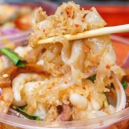 ยำแมงกะพรุน-หมึกกรอบ