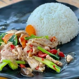 คะน้าหมูชิ้น ราดข้าว